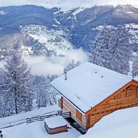 A Luxurious 12 Person With Superb View *